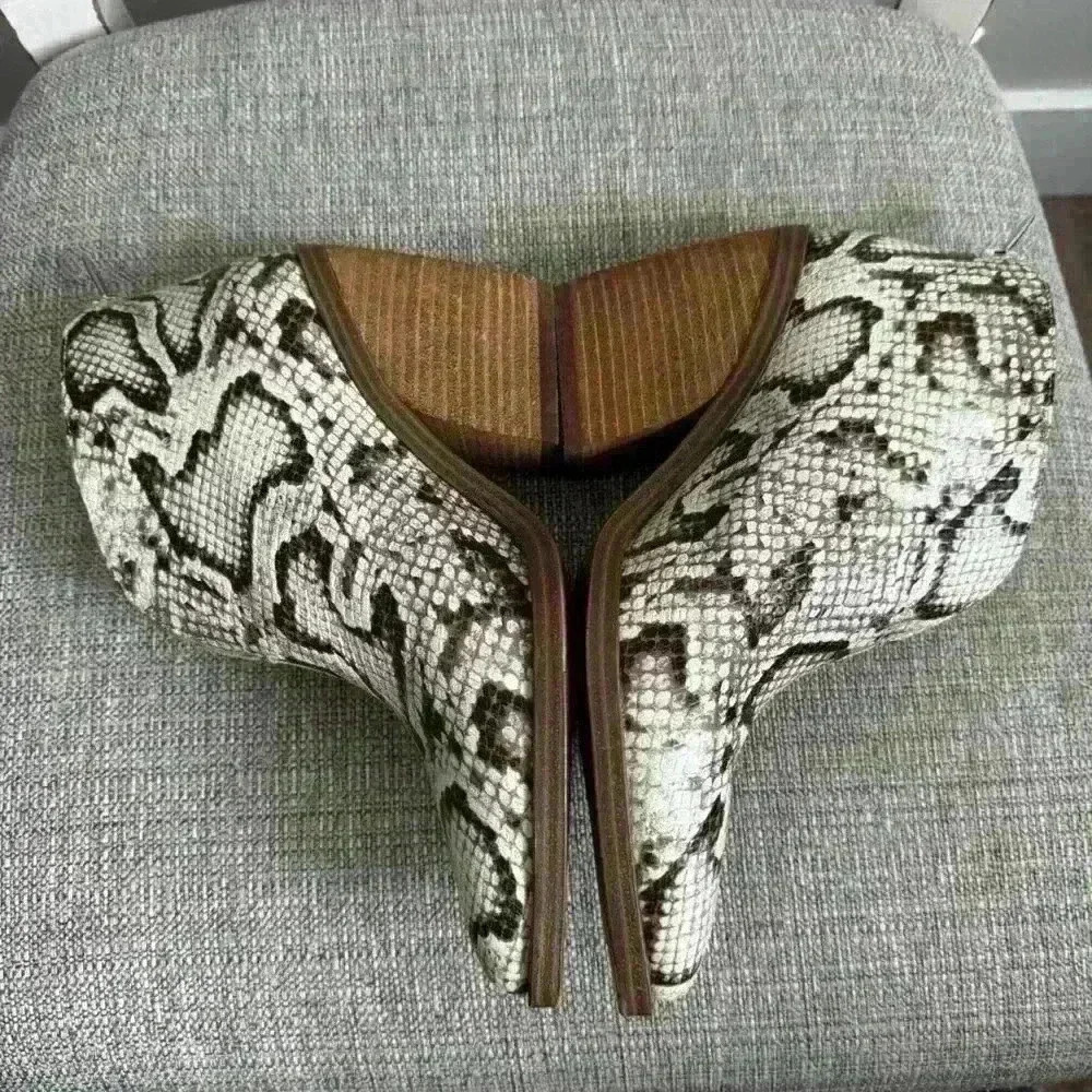 Vince Camuto Ginsel Snake Print Bootie Size 8 - Picture 4 of 10